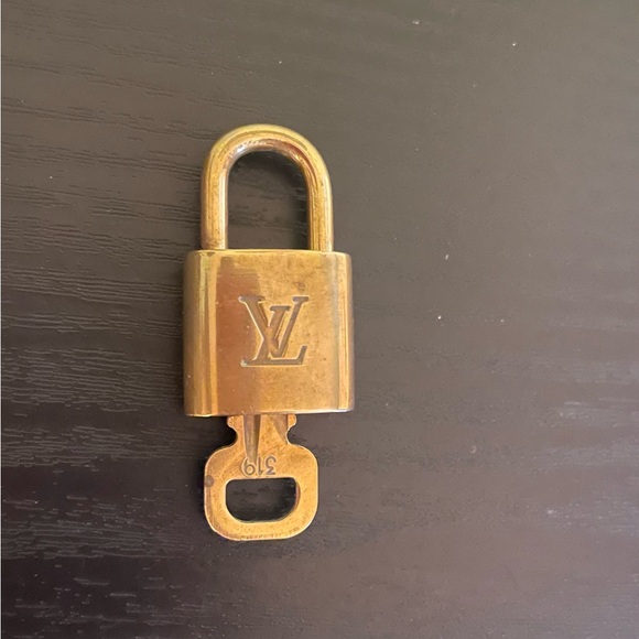 Louis Vuitton Lock & Key #319 - Picture 2 of 9